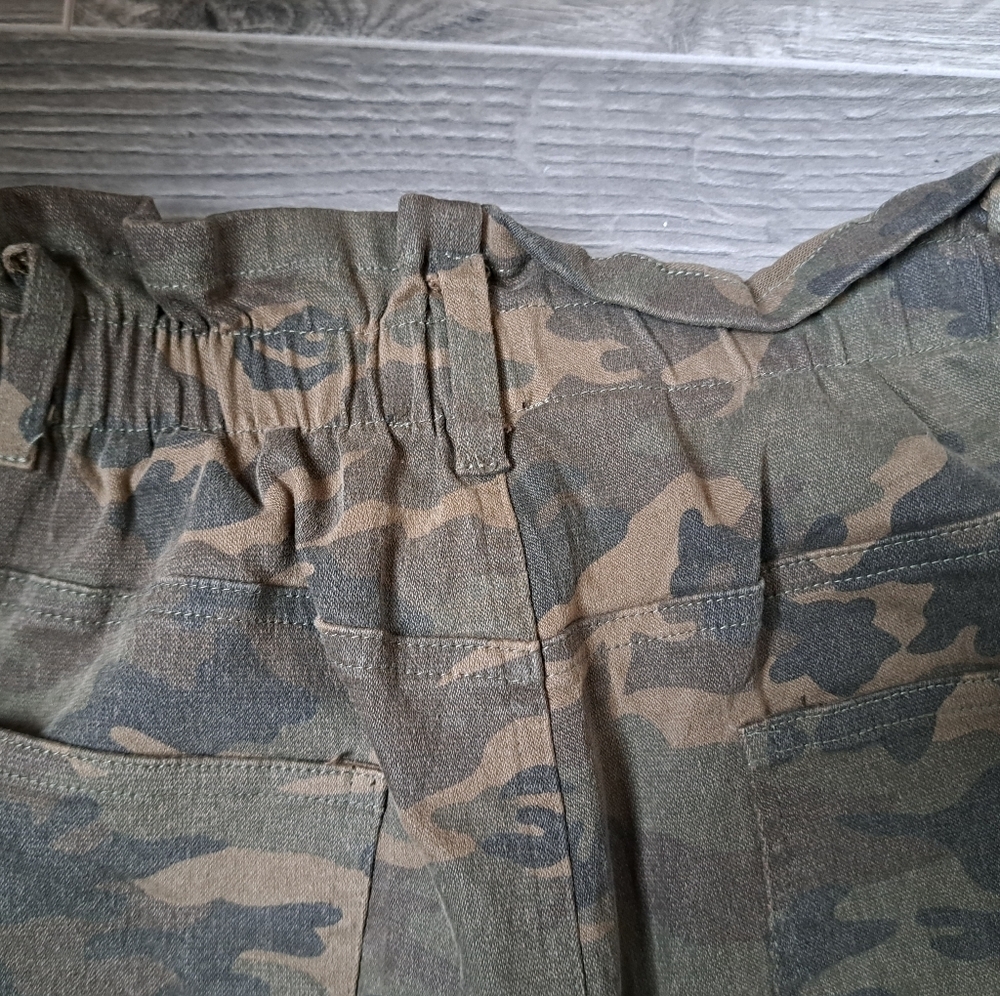 Vici Dime A Dozen Jogger Pants Size Small Camo Elastic Waist Pockets coastal S - Picture 5 of 10
